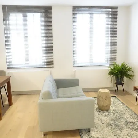 Historic City Centre At Vrijdagmarkt 18 C2 Apartamento Amberes