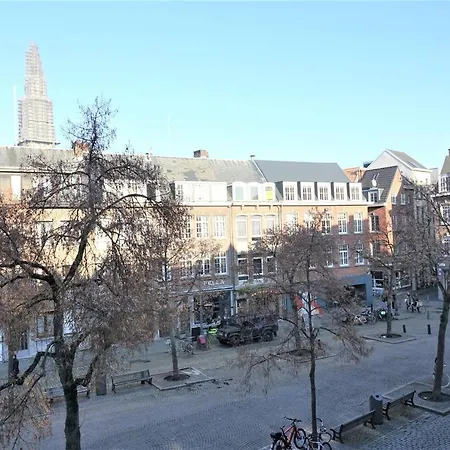 Apartamento Historic City Centre At Vrijdagmarkt 18 C2